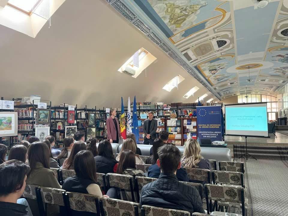 Lecție publică: „Competențele viitorului: Ce abilități sunt necesare pentru un manager sau antreprenor în realitatea VUCA”