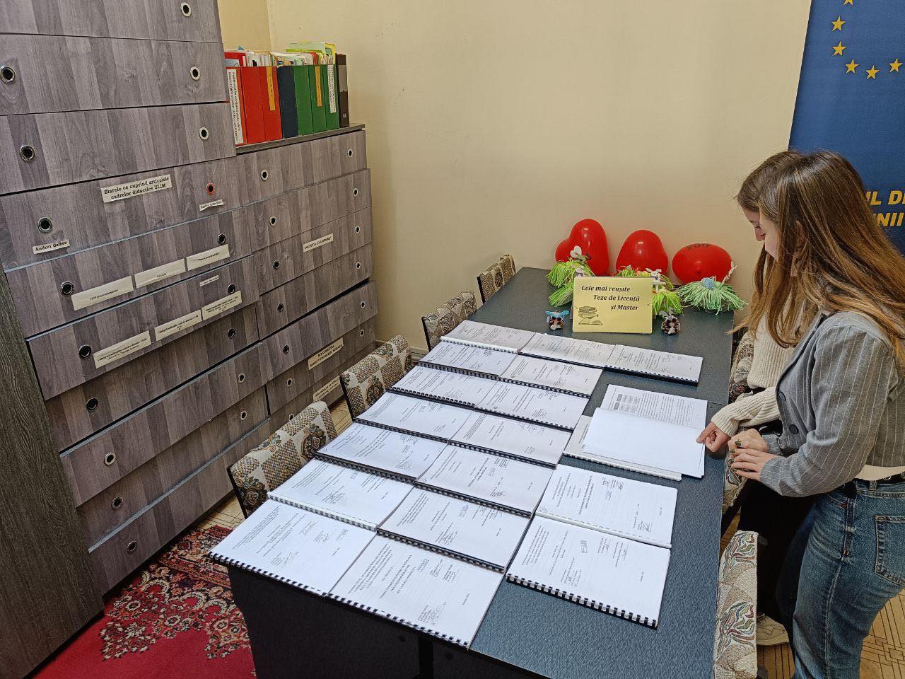 Vizita studenților la expoziția „Cele mai reușite Teze de Licență și Master”